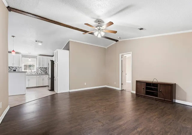 Photo 3 of Manufactured home for sale at 374 County Road 191, Gainesville, TX 76240 | MLS# 21372337 | Listing updated on 2026-09-09