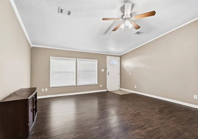 Photo 4 of Manufactured home for sale at 374 County Road 191, Gainesville, TX 76240 | MLS# 21372337 | Listing updated on 2026-09-09