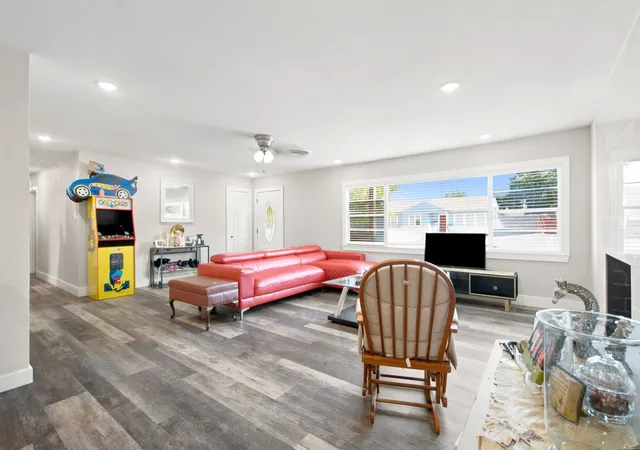 Photo 3 of Single family home for sale at 109 W 11th St, Irving, TX 75060 | MLS# 21362962 | Listing updated on 2026-09-14