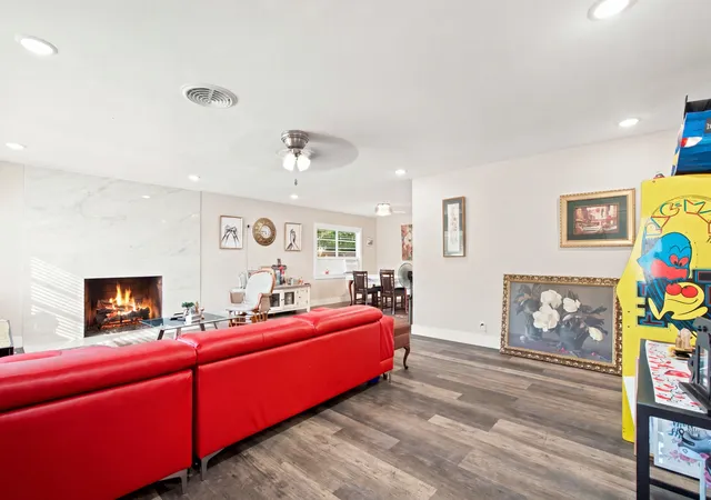 Photo 3 of Single family home for sale at 109 W 11Th St, Irving, TX 75060 | MLS# 21362962 | Listing updated on 2026-09-14
