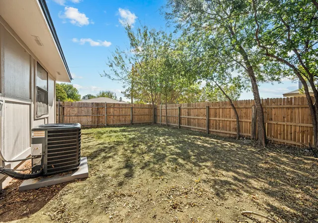Listing Photo 2 - Condo for sale in building located at 7712 Brandi Pl, North Richland Hills, TX 76182