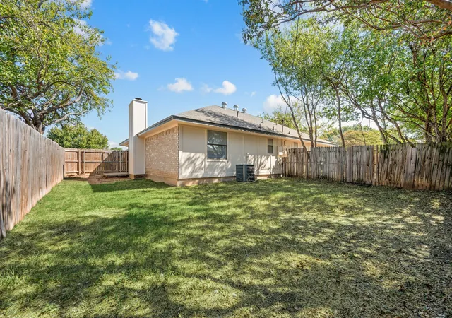 Listing Photo 5 - Condo for sale in building located at 7712 Brandi Pl, North Richland Hills, TX 76182