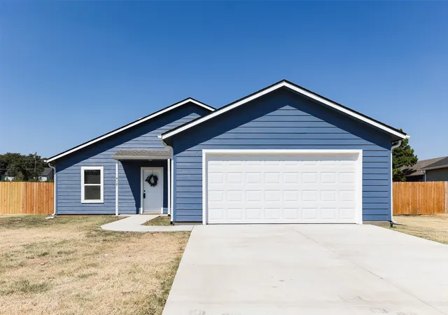 Photo 1 of Sale Pending at 412 Susan Dr, Kennedale, TX 76060 | MLS# 21368183 | Listing updated on 2026-09-09