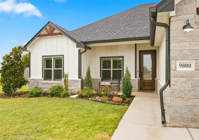 Photo 2 of Single family home for sale at 9800 Bridlewood Ln, Waco, TX 76708 | MLS# 21371935 | Listing updated on 2026-09-14