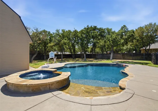Photo 2 of Single family home for sale at 116 Timberview Dr, Graham, TX 76450 | MLS# 21372035 | Listing updated on 2026-09-15