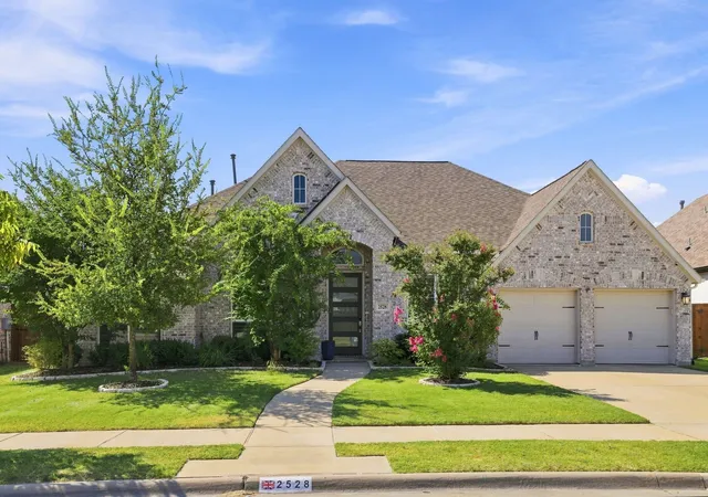 Photo 2 of Single family home for sale at 2528 Patton Dr, Melissa, TX 75454 | MLS# 21372137 | Listing updated on 2026-09-08
