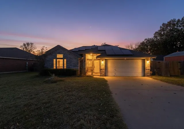 Single family home for sale at 107 Catie Ln, Joshua, TX 76058 | MLS# 21372391