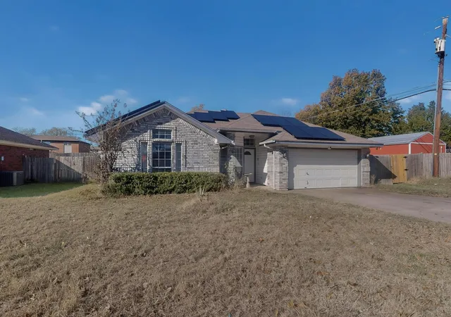 Photo 1 of Single family home for sale at 107 Catie Ln, Joshua, TX 76058 | MLS# 21372391 | Listing updated on 2026-09-12