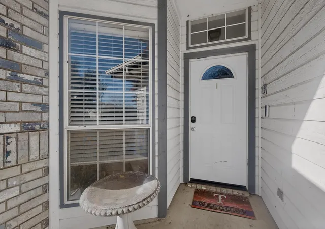 Photo 2 of Single family home for sale at 107 Catie Ln, Joshua, TX 76058 | MLS# 21372391 | Listing updated on 2026-09-12