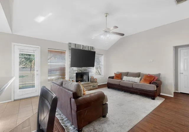 Photo 4 of Single family home for sale at 107 Catie Ln, Joshua, TX 76058 | MLS# 21372391 | Listing updated on 2026-09-12