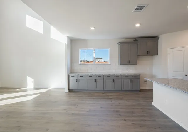 Photo 3 of Sale Pending at 3674 Zenith Dr, Grand Prairie, TX 75052 | MLS# 21372418 | Listing updated on 2026-09-10
