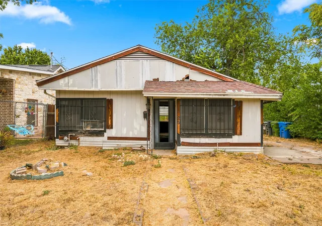 Single family home for sale at 720 Dearborn St, Waco, TX 76704 | MLS# 21363400