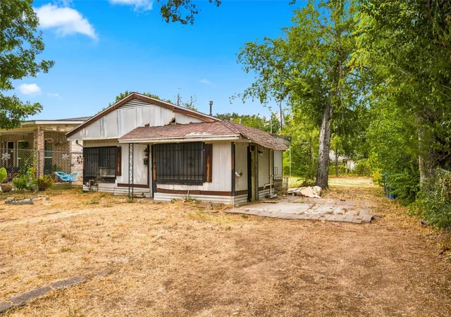 Photo 2 of Single family home for sale at 720 Dearborn St, Waco, TX 76704 | MLS# 21363400 | Listing updated on 2026-09-30
