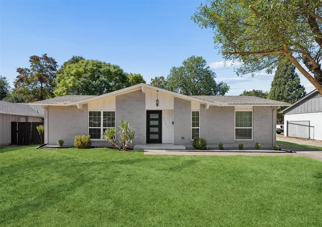 Single family home for sale at 8148 Clear Springs Rd, Dallas, TX 75240 | MLS# 21371126