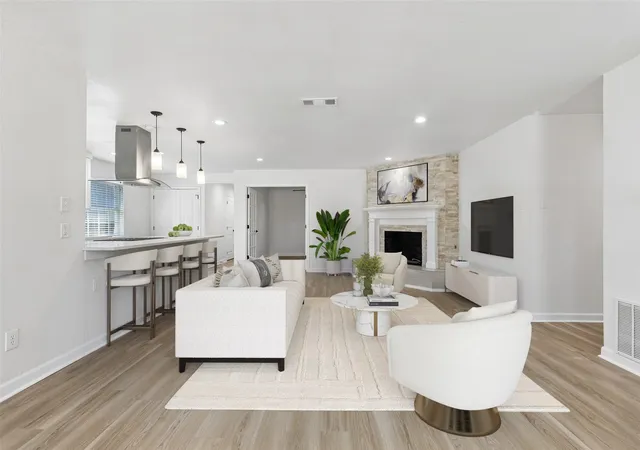 Photo 4 of Single family home for sale at 8148 Clear Springs Rd, Dallas, TX 75240 | MLS# 21371126 | Listing updated on 2026-09-27