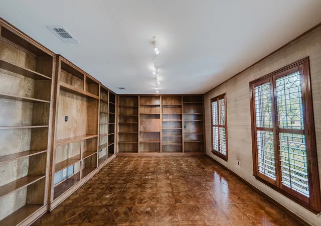 Photo 2 of Sale Pending at 7500 Teakwood Ct, Fort Worth, TX 76112 | MLS# 21366370 | Listing updated on 2026-09-12