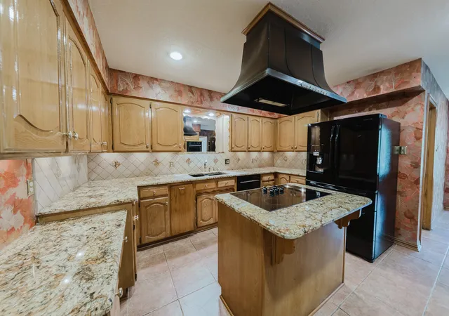 Photo 4 of Sale Pending at 7500 Teakwood Ct, Fort Worth, TX 76112 | MLS# 21366370 | Listing updated on 2026-09-12