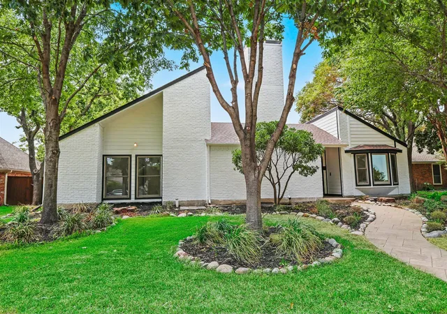 Photo 2 of Single family home for sale at 1905 Violet Cir, Richardson, TX 75080 | MLS# 21372441 | Listing updated on 2026-09-13