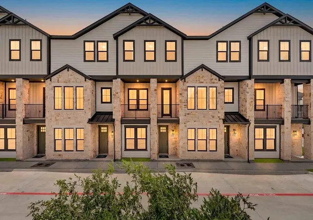 Photo 2 of Townhouse for sale at 1008 Comfort Dr, Plano, TX 75075 | MLS# 21372367 | Listing updated on 2026-10-06