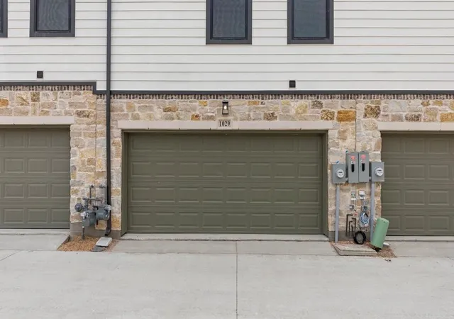 Photo 3 of Townhouse for sale at 1008 Comfort Dr, Plano, TX 75075 | MLS# 21372367 | Listing updated on 2026-10-06