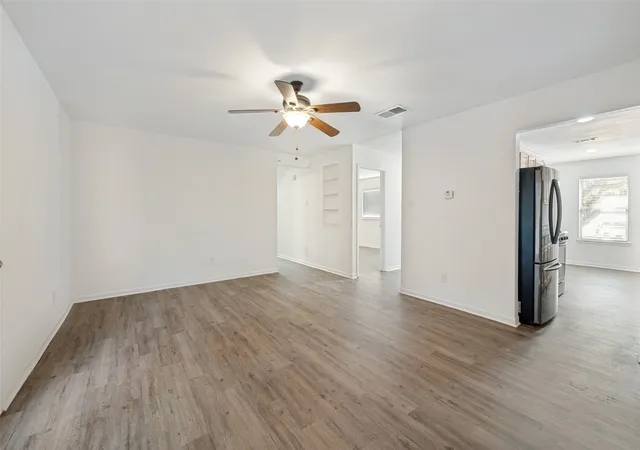 Photo 2 of Single family home for sale at 821 E Glendale St, Crowley, TX 76036 | MLS# 21372097 | Listing updated on 2026-09-12