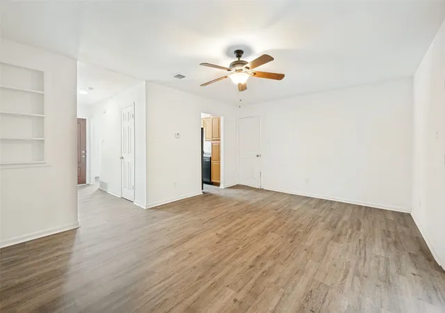 Photo 3 of Single family home for sale at 821 E Glendale St, Crowley, TX 76036 | MLS# 21372097 | Listing updated on 2026-09-12