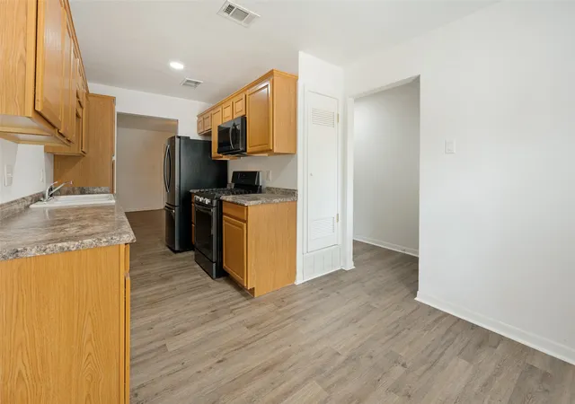 Photo 3 of Single family home for sale at 821 E Glendale St, Crowley, TX 76036 | MLS# 21372097 | Listing updated on 2026-09-12