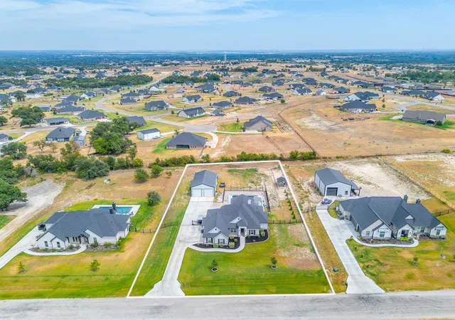 Photo 2 of Single family home for sale at 139 Oak Meadow Ln, Weatherford, TX 76085 | MLS# 21371128 | Listing updated on 2026-09-09