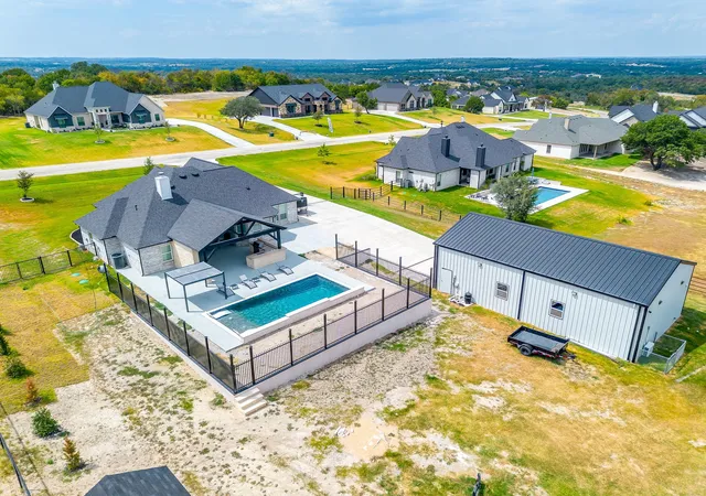 Photo 3 of Single family home for sale at 139 Oak Meadow Ln, Weatherford, TX 76085 | MLS# 21371128 | Listing updated on 2026-09-09