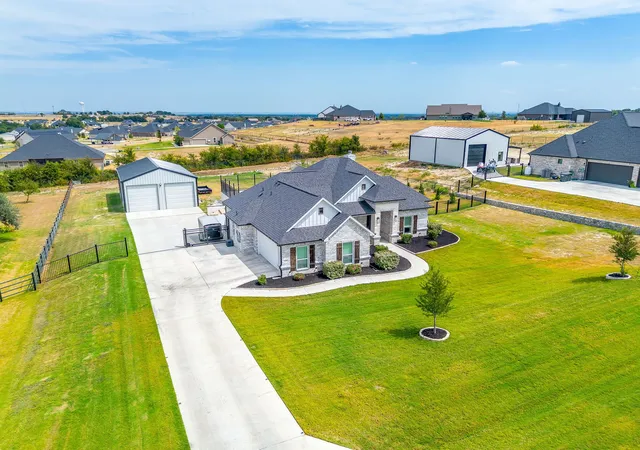 Photo 3 of Single family home for sale at 139 Oak Meadow Ln, Weatherford, TX 76085 | MLS# 21371128 | Listing updated on 2026-09-09