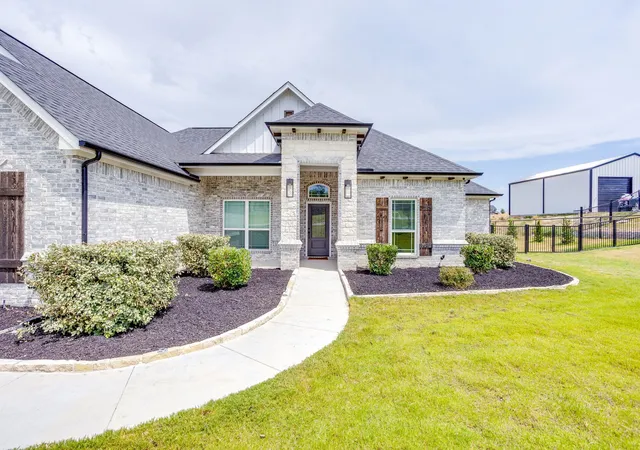 Photo 4 of Single family home for sale at 139 Oak Meadow Ln, Weatherford, TX 76085 | MLS# 21371128 | Listing updated on 2026-09-09