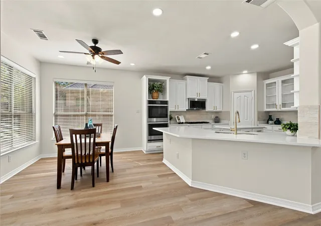 Photo 4 of Sale Pending at 2806 Butterfield Stage Rd, Highland Village, TX 75077 | MLS# 21369110 | Listing updated on 2026-09-15