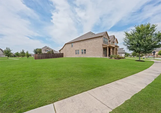 Photo 3 of Single family home for sale at 7505 River Park Dr, Mc Kinney, TX 75071 | MLS# 21372515 | Listing updated on 2026-09-09