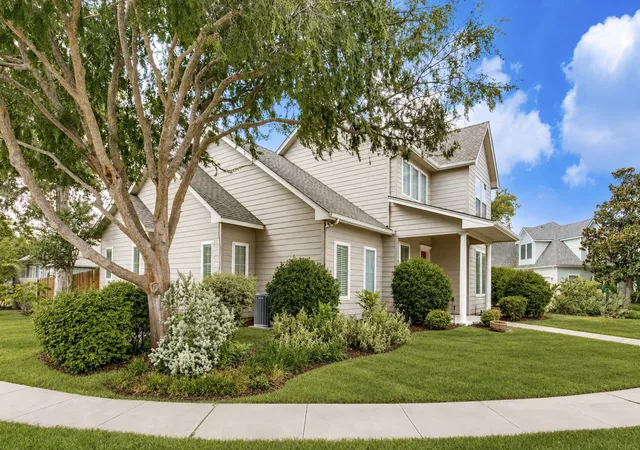 Photo 2 of Single family home for sale at 513 Dooley Ct, Grapevine, TX 76051 | MLS# 21369781 | Listing updated on 2026-09-27
