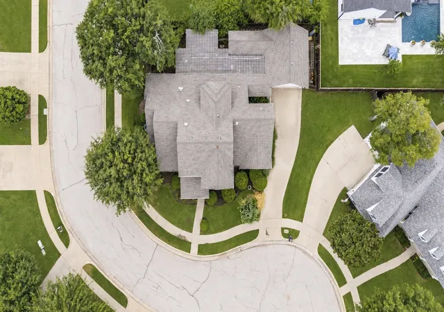 Photo 3 of Single family home for sale at 513 Dooley Ct, Grapevine, TX 76051 | MLS# 21369781 | Listing updated on 2026-09-27