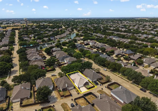 Photo 4 of Single family home for sale at 6560 Plantation Ln, Frisco, TX 75035 | MLS# 21371875 | Listing updated on 2026-09-12