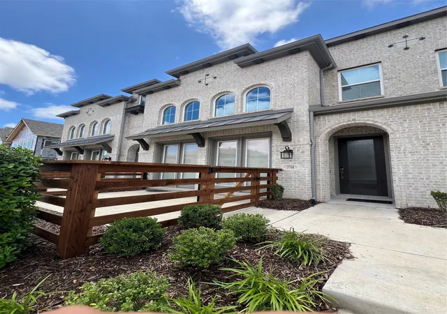 Photo 2 of Townhouse for sale at 3708 Queen Rd, Sherman, TX 75090 | MLS# 21372557 | Listing updated on 2026-09-14