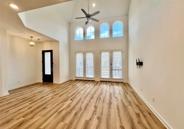 Photo 3 of Townhouse for sale at 3708 Queen Rd, Sherman, TX 75090 | MLS# 21372557 | Listing updated on 2026-09-14