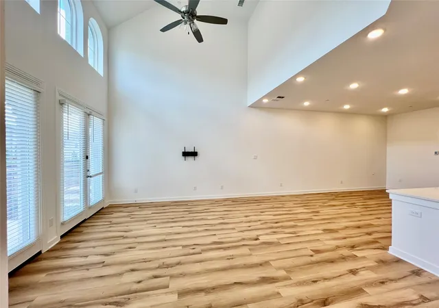 Photo 3 of Townhouse for sale at 3708 Queen Rd, Sherman, TX 75090 | MLS# 21372557 | Listing updated on 2026-09-14