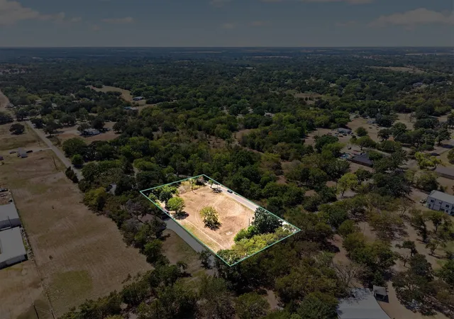 Photo 3 of Sale Pending at 12226 County Road 316, Terrell, TX 75161 | MLS# 21372596 | Listing updated on 2026-09-29