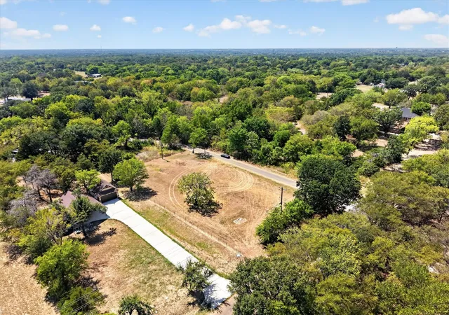 Photo 3 of Sale Pending at 12226 County Road 316, Terrell, TX 75161 | MLS# 21372596 | Listing updated on 2026-09-29