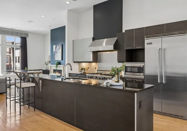 Photo 3 of Condo for sale at 408 E 6th St, Fort Worth, TX 76102 | MLS# 21371230 | Listing updated on 2026-09-12