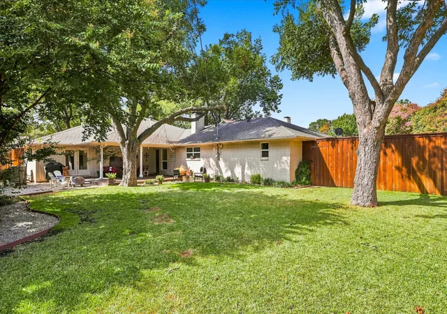 Photo 4 of Sale Pending at 9915 Faircrest Dr, Dallas, TX 75238 | MLS# 21357987 | Listing updated on 2026-09-14