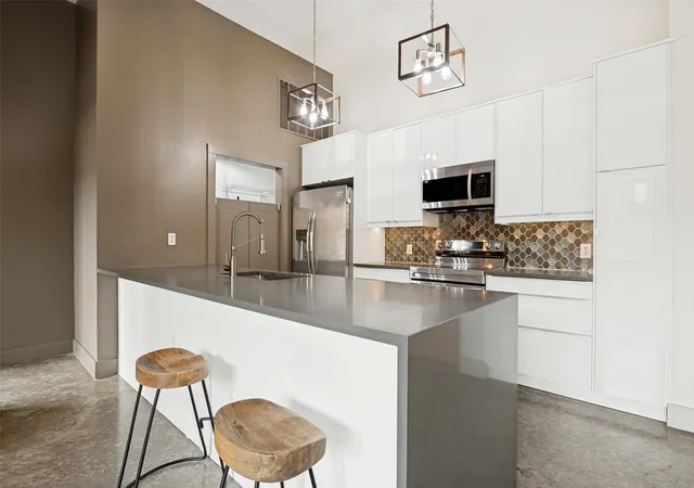 Photo 3 of Condo for sale at 2502 Live Oak St #208, Dallas, TX 75204 | MLS# 21339684 | Listing updated on 2026-09-10
