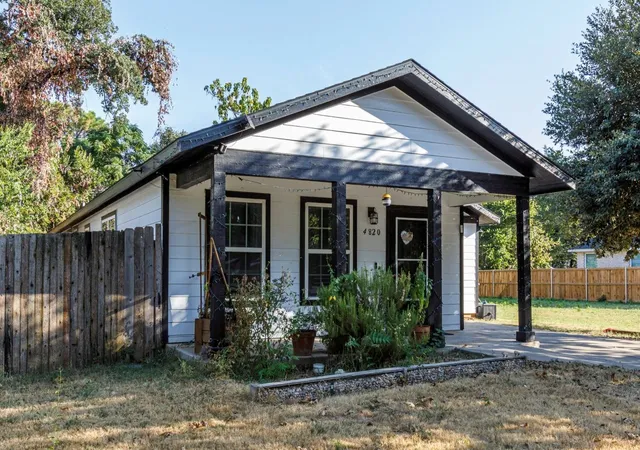 Photo 2 of Single family home for sale at 4820 Fellows Ln, Dallas, TX 75216 | MLS# 21370682 | Listing updated on 2026-09-12