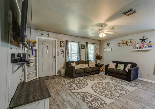 Photo 4 of Single family home for sale at 4820 Fellows Ln, Dallas, TX 75216 | MLS# 21370682 | Listing updated on 2026-09-12