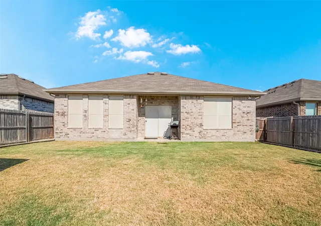 Photo 3 of Single family home for sale at 1048 Waverly Dr, Van Alstyne, TX 75495 | MLS# 21372645 | Listing updated on 2026-09-18
