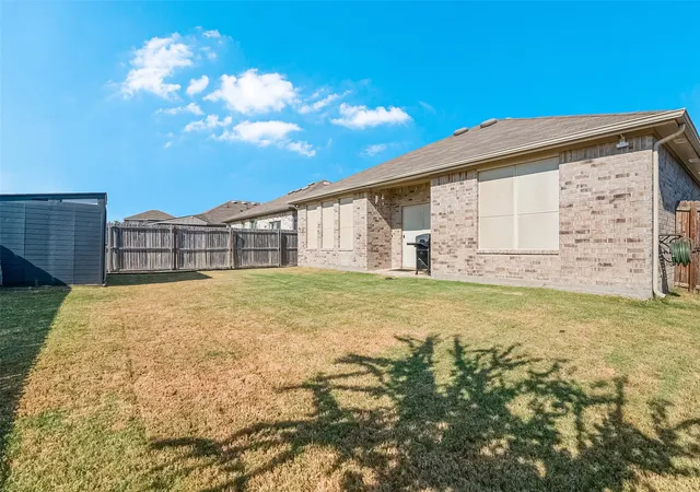 Photo 4 of Single family home for sale at 1048 Waverly Dr, Van Alstyne, TX 75495 | MLS# 21372645 | Listing updated on 2026-09-18