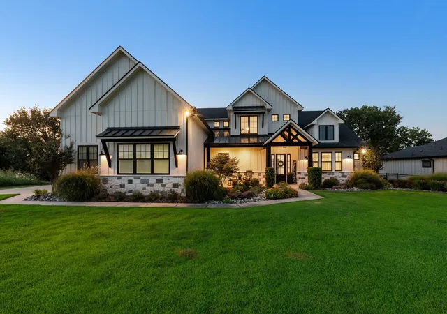 Photo 1 of Single family home for sale at 1121 The Shores Dr, Corsicana, TX 75109 | MLS# 21370795 | Listing updated on 2026-09-14