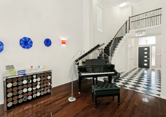 Photo 4 of Single family home for sale at 3001 Redstone Dr, Arlington, TX 76001 | MLS# 21368907 | Listing updated on 2026-10-03